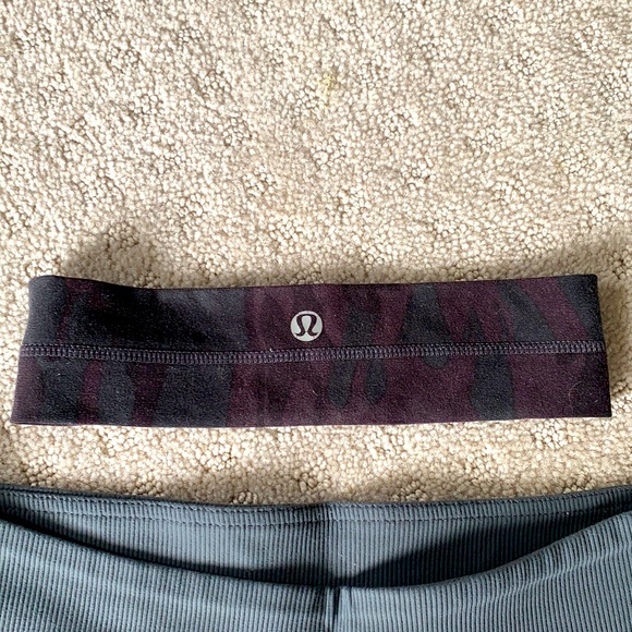 Lululemon crops and headband - Picture 3 of 3